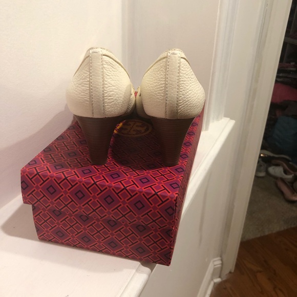 Tory Burch 10.5 Leticia 65mm Open Toe Wedge Ivory Tumbled Leather 12148409 - Picture 6 of 8